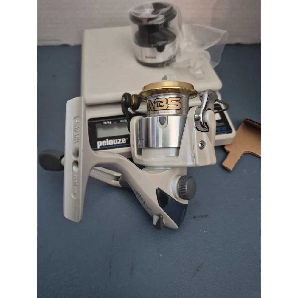 DAIWA REGAL Z 2500IA FISHING REEL SPINNING REEL NEW with box‎ and extra reel